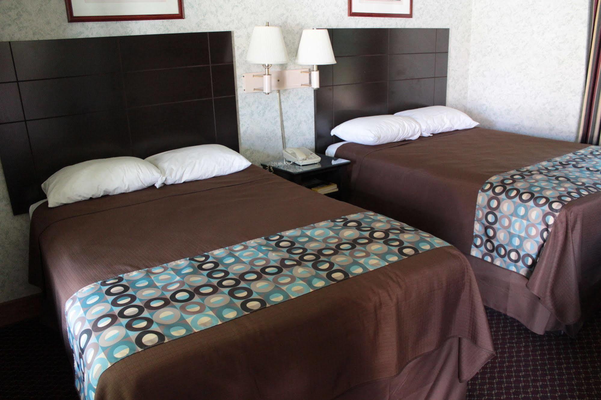 Motel Wagon Wheel Lenox